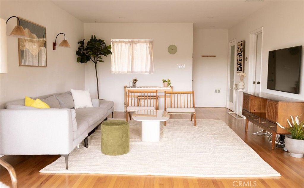 Image 7 of property listing at 4268 Caledonia, Los Angeles, CA 90065