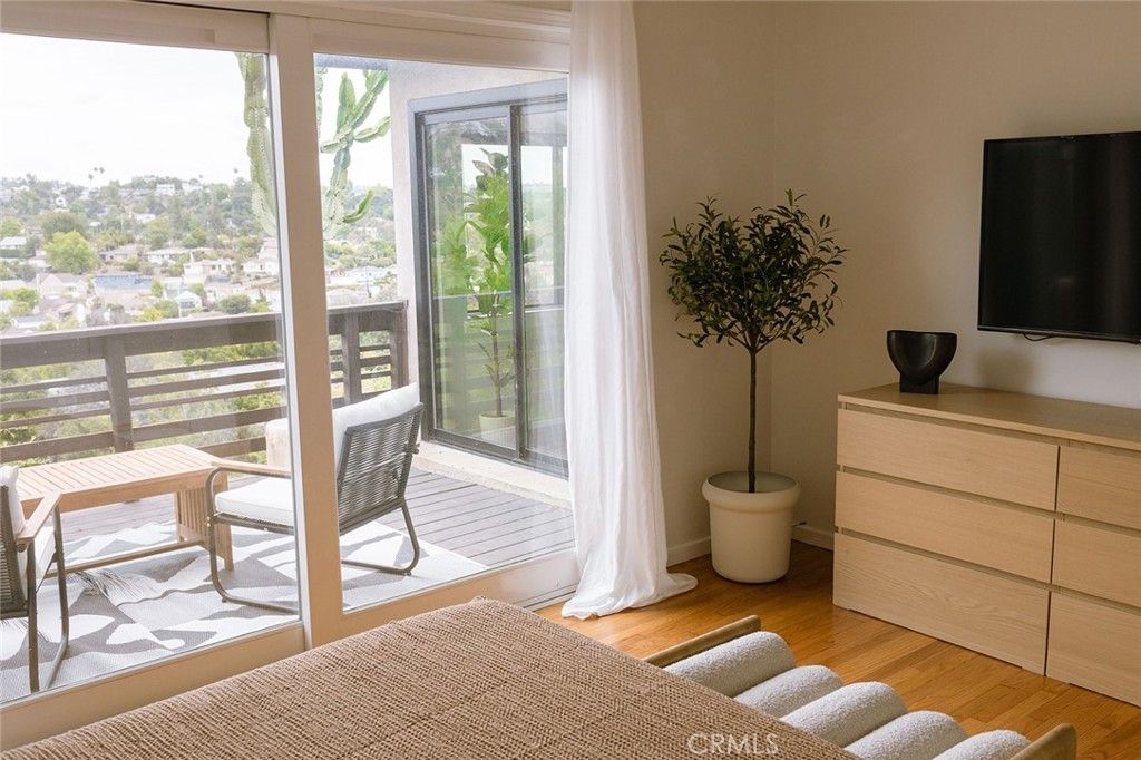 Image 9 of property listing at 4268 Caledonia, Los Angeles, CA 90065