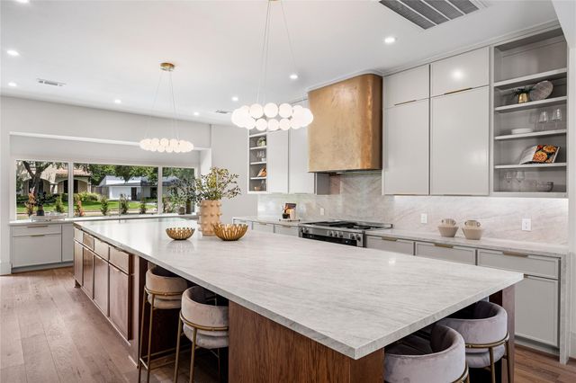 5642 Pine Forest Road, Houston, TX 77056