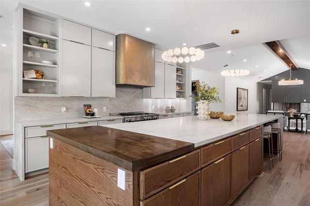 5642 Pine Forest Road, Houston, TX 77056