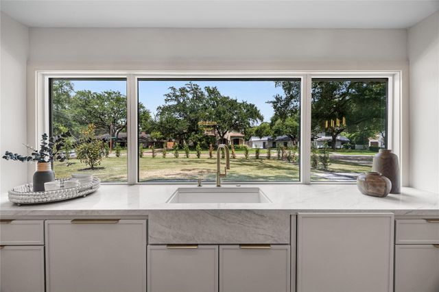 5642 Pine Forest Road, Houston, TX 77056