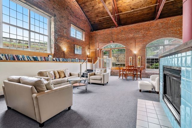 3 S Stone Mill Dr 225, Dedham, MA 02026