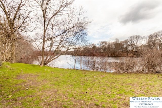 3 S Stone Mill Dr 225, Dedham, MA 02026