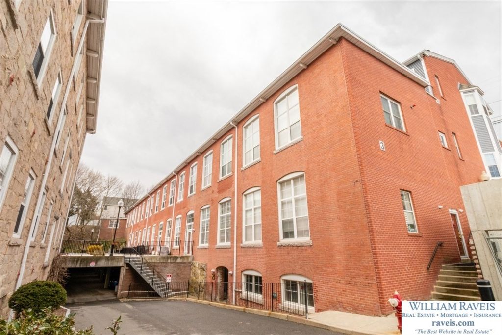 3 S Stone Mill Dr 225, Dedham, MA 02026