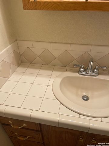 2209 Sacramento, San Antonio, TX 78201