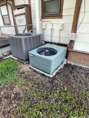 2209 Sacramento, San Antonio, TX 78201