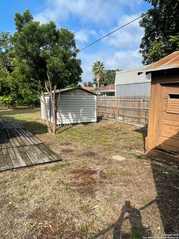 2209 Sacramento, San Antonio, TX 78201