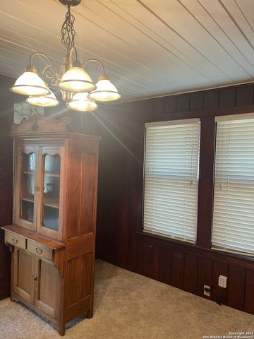 2209 Sacramento, San Antonio, TX 78201