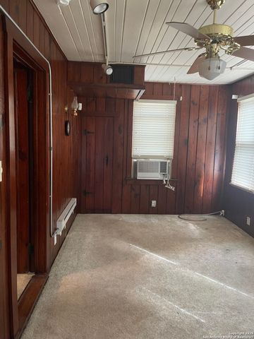 2209 Sacramento, San Antonio, TX 78201