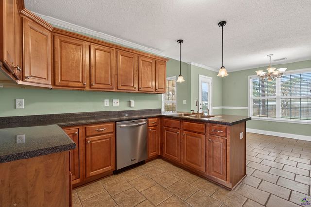 303 Winthrop Court, Kathleen, GA 31047