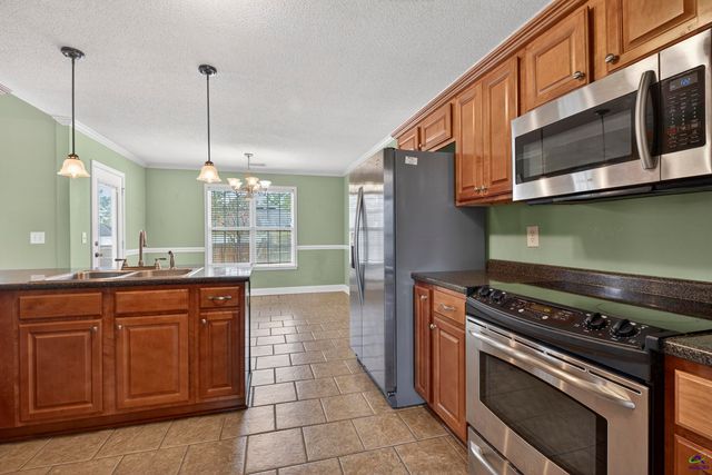 303 Winthrop Court, Kathleen, GA 31047