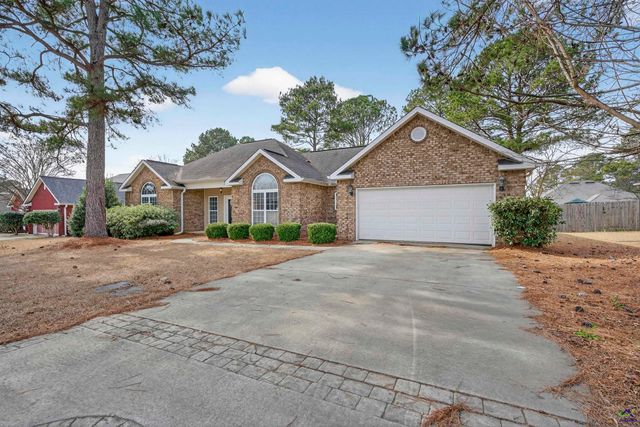 303 Winthrop Court, Kathleen, GA 31047