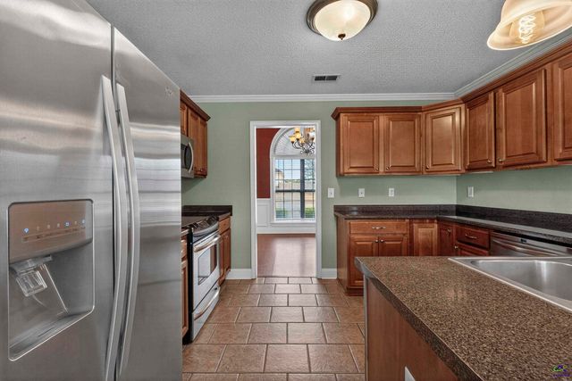 303 Winthrop Court, Kathleen, GA 31047