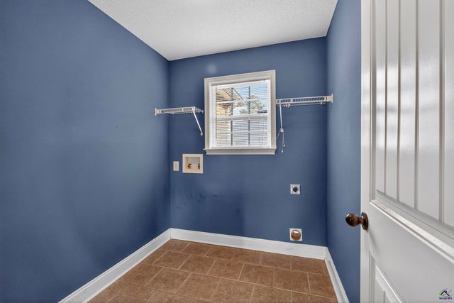 303 Winthrop Court, Kathleen, GA 31047