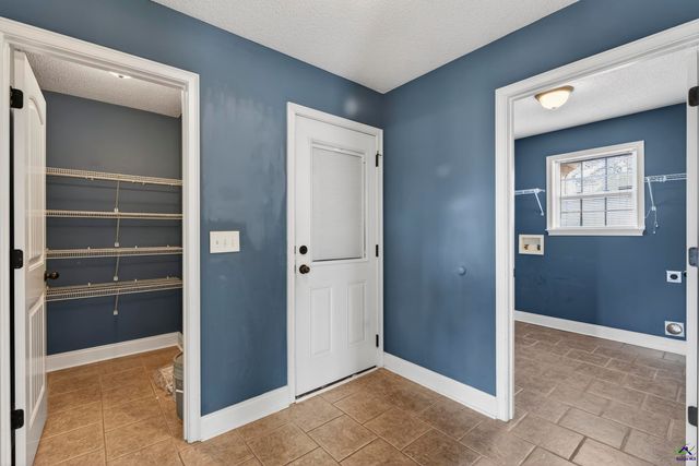 303 Winthrop Court, Kathleen, GA 31047