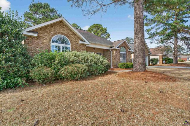 303 Winthrop Court, Kathleen, GA 31047