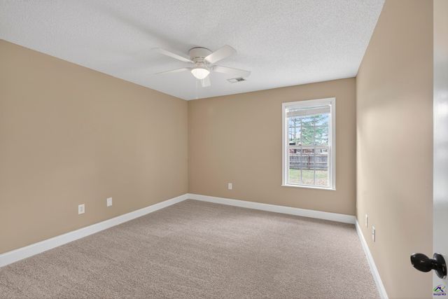 303 Winthrop Court, Kathleen, GA 31047