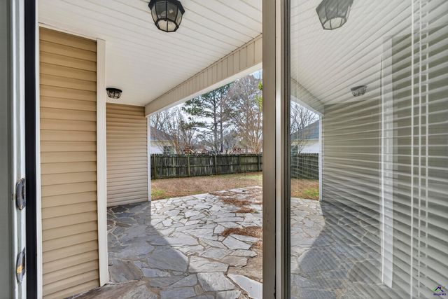 303 Winthrop Court, Kathleen, GA 31047