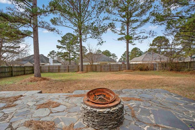 303 Winthrop Court, Kathleen, GA 31047