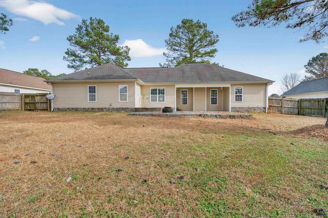 303 Winthrop Court, Kathleen, GA 31047
