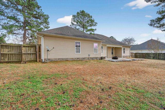 303 Winthrop Court, Kathleen, GA 31047