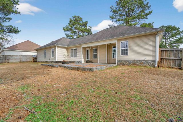 303 Winthrop Court, Kathleen, GA 31047