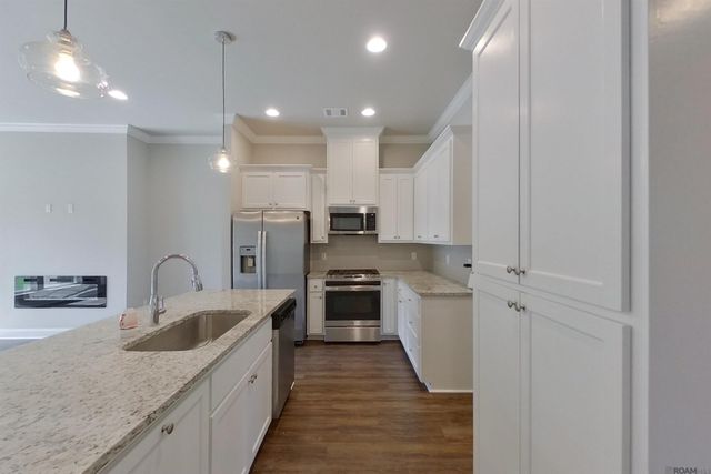 6405 Roux Dr, Baton Rouge, LA 70817