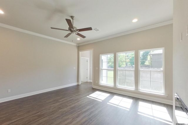 6405 Roux Dr, Baton Rouge, LA 70817