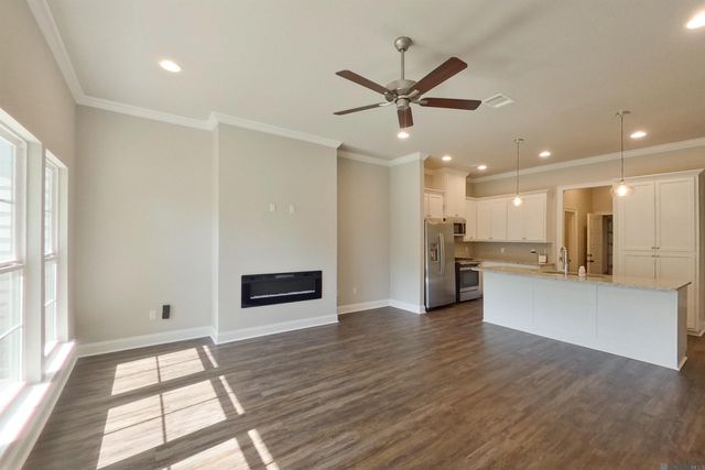 6405 Roux Dr, Baton Rouge, LA 70817