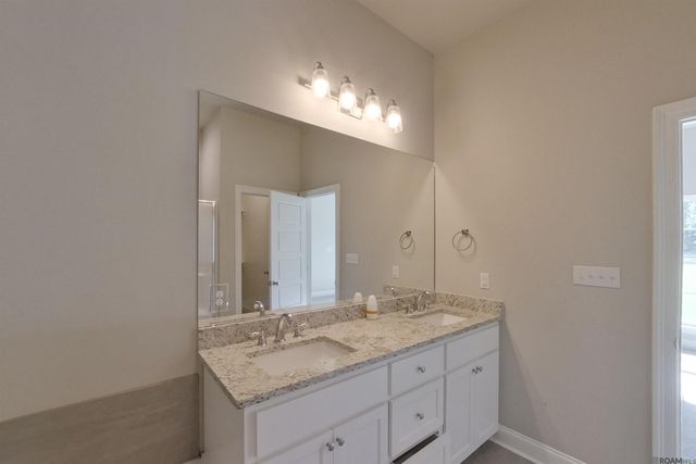 6405 Roux Dr, Baton Rouge, LA 70817