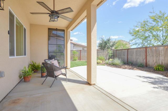 668 Rock Crest Avenue, Madera, CA 93636