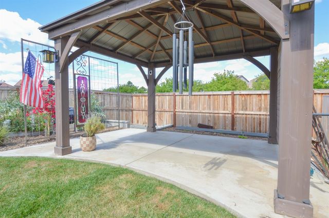 668 Rock Crest Avenue, Madera, CA 93636