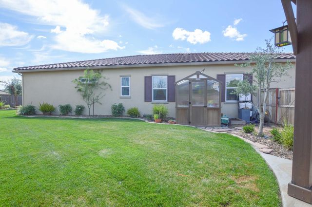 668 Rock Crest Avenue, Madera, CA 93636