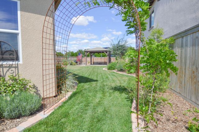 668 Rock Crest Avenue, Madera, CA 93636