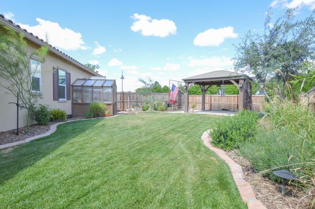 668 Rock Crest Avenue, Madera, CA 93636