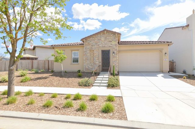 668 Rock Crest Avenue, Madera, CA 93636