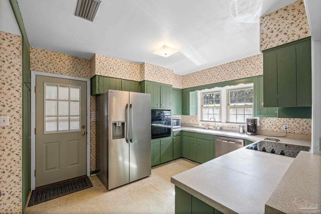 3031 Swan Ln, Pensacola, FL 32504