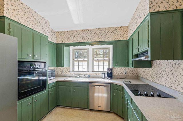 3031 Swan Ln, Pensacola, FL 32504