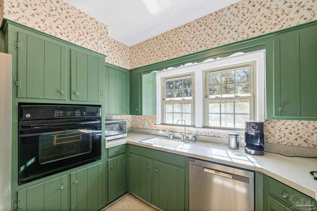 3031 Swan Ln, Pensacola, FL 32504