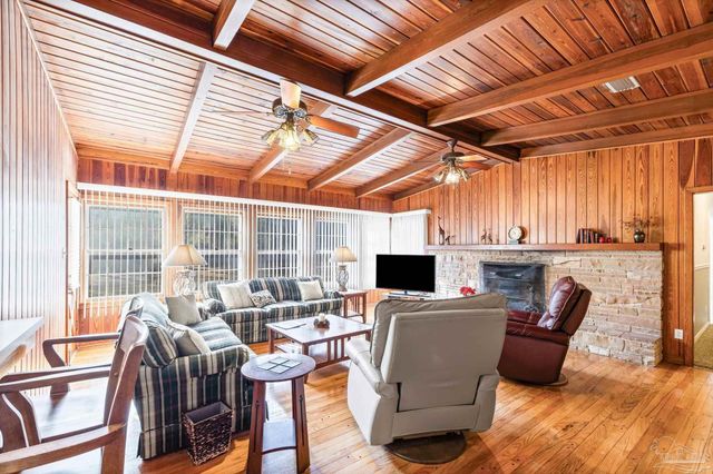 3031 Swan Ln, Pensacola, FL 32504