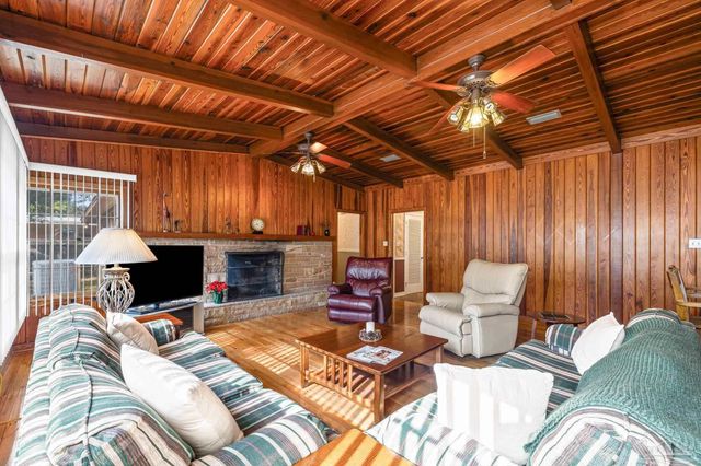 3031 Swan Ln, Pensacola, FL 32504