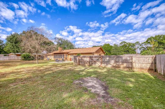 3031 Swan Ln, Pensacola, FL 32504