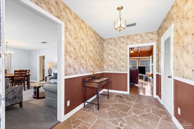 3031 Swan Ln, Pensacola, FL 32504