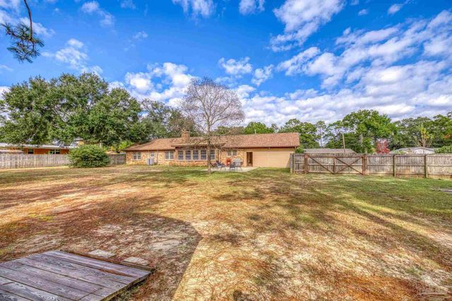 3031 Swan Ln, Pensacola, FL 32504