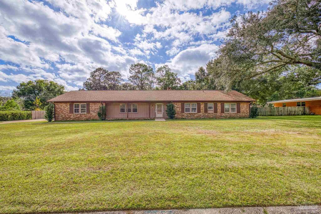 3031 Swan Ln, Pensacola, FL 32504