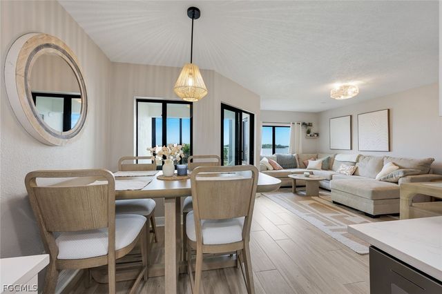 896 Buttonwood DR 108, Fort Myers Beach, FL 33931