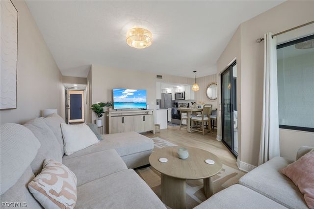 896 Buttonwood DR 108, Fort Myers Beach, FL 33931