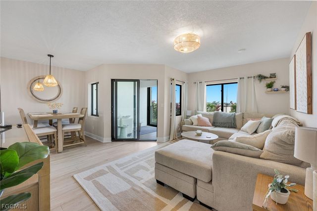 896 Buttonwood DR 108, Fort Myers Beach, FL 33931