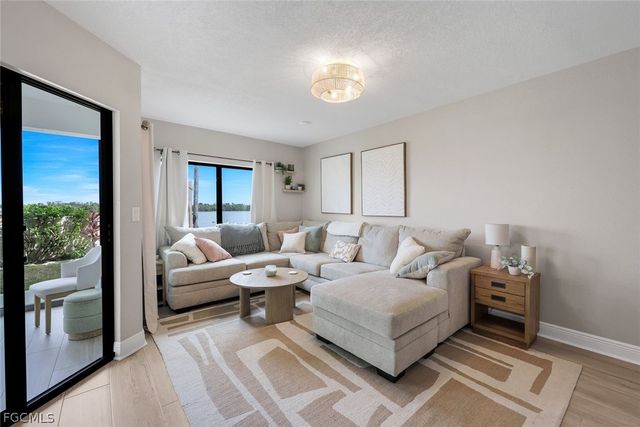 896 Buttonwood DR 108, Fort Myers Beach, FL 33931