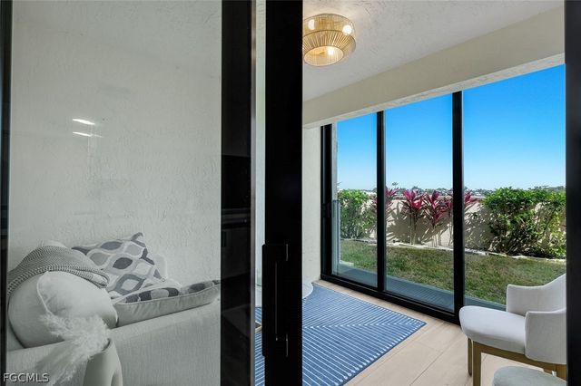 896 Buttonwood DR 108, Fort Myers Beach, FL 33931